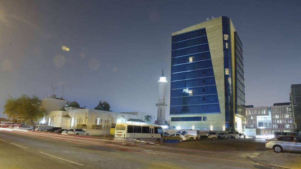 The Castle Premium Hotel Doha Exteriör bild