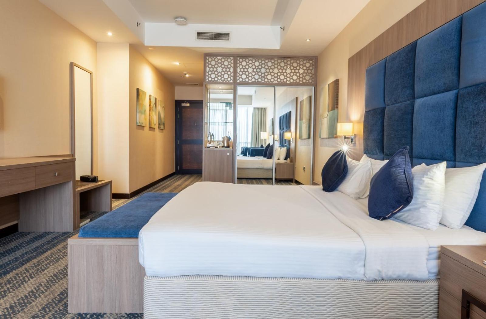 The Castle Premium Hotel Doha Exteriör bild