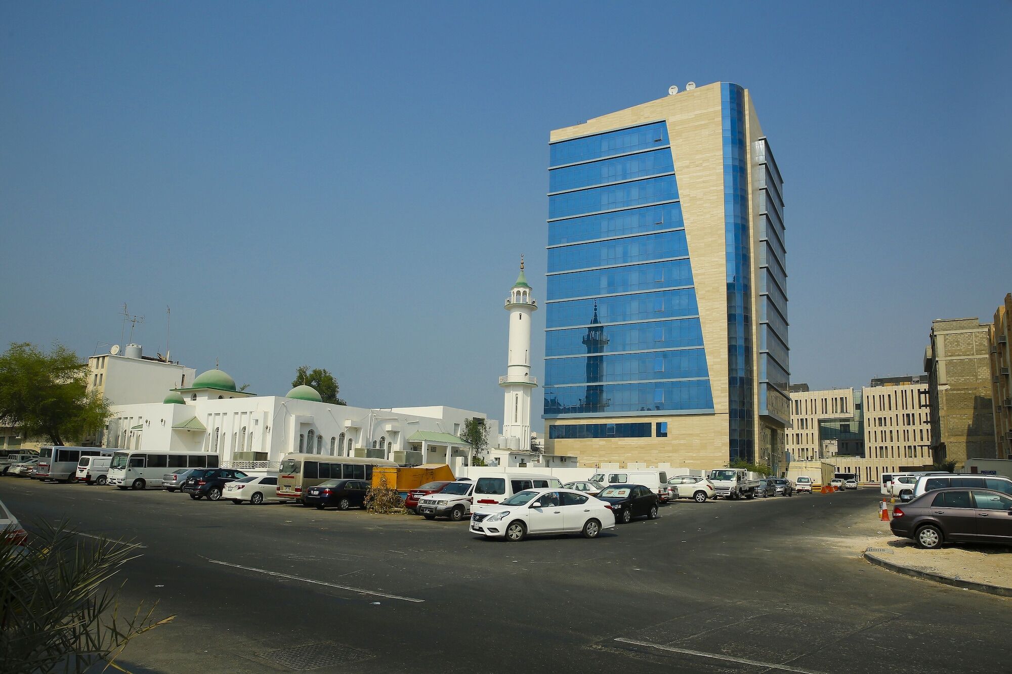 The Castle Premium Hotel Doha Exteriör bild