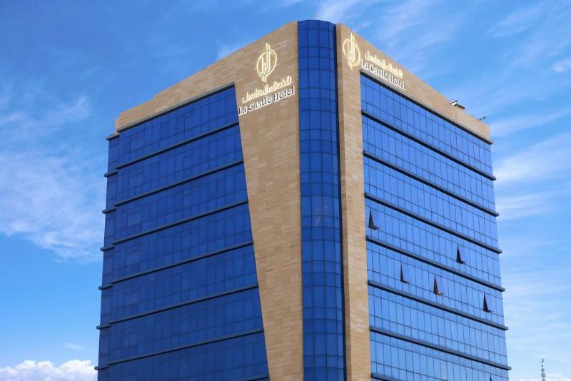 The Castle Premium Hotel Doha Exteriör bild